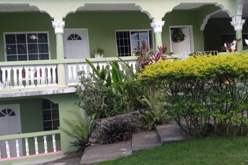 Cindy'S Garden Stay Ocho Rios Exterior foto