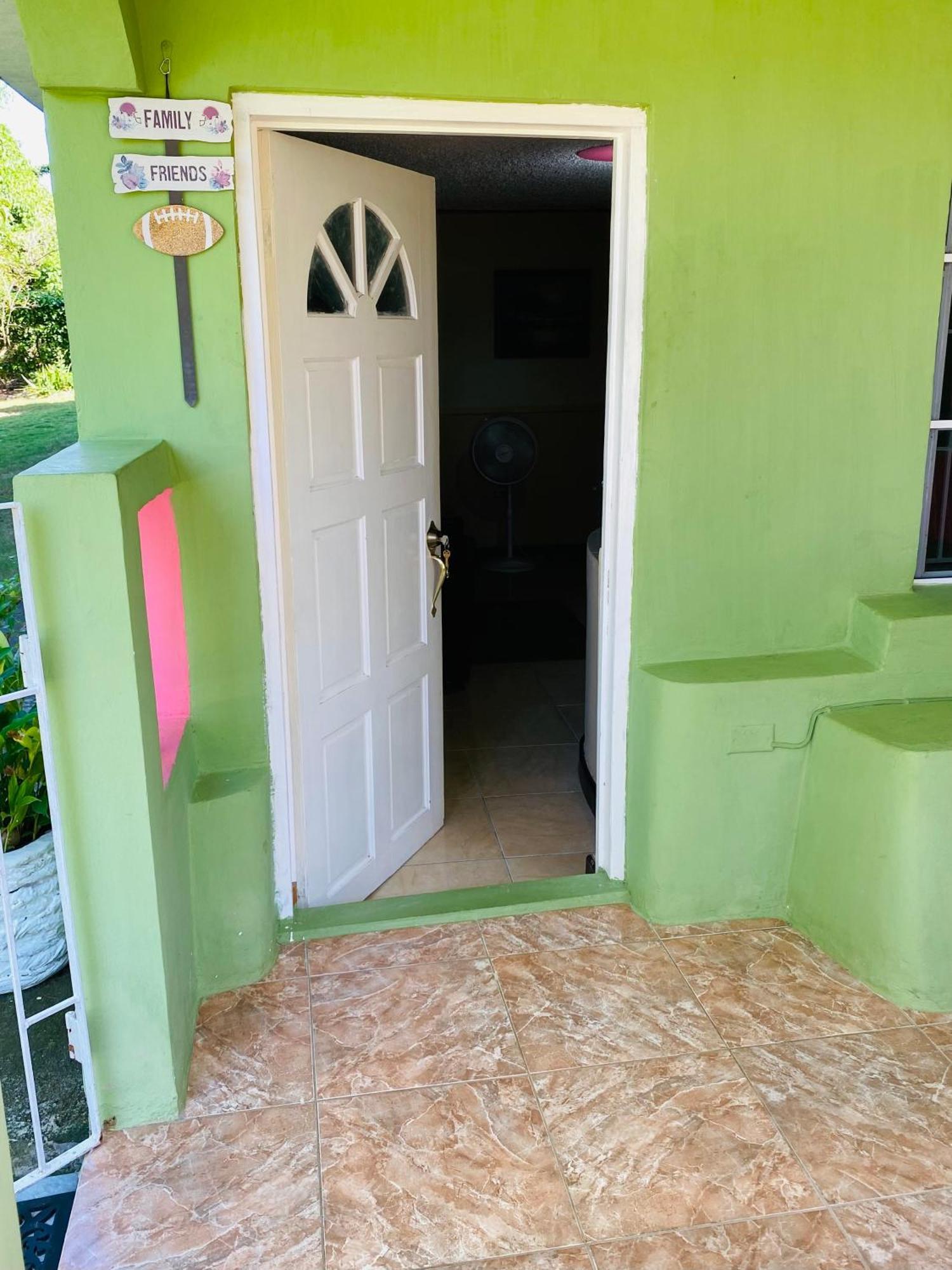Cindy'S Garden Stay Ocho Rios Exterior foto