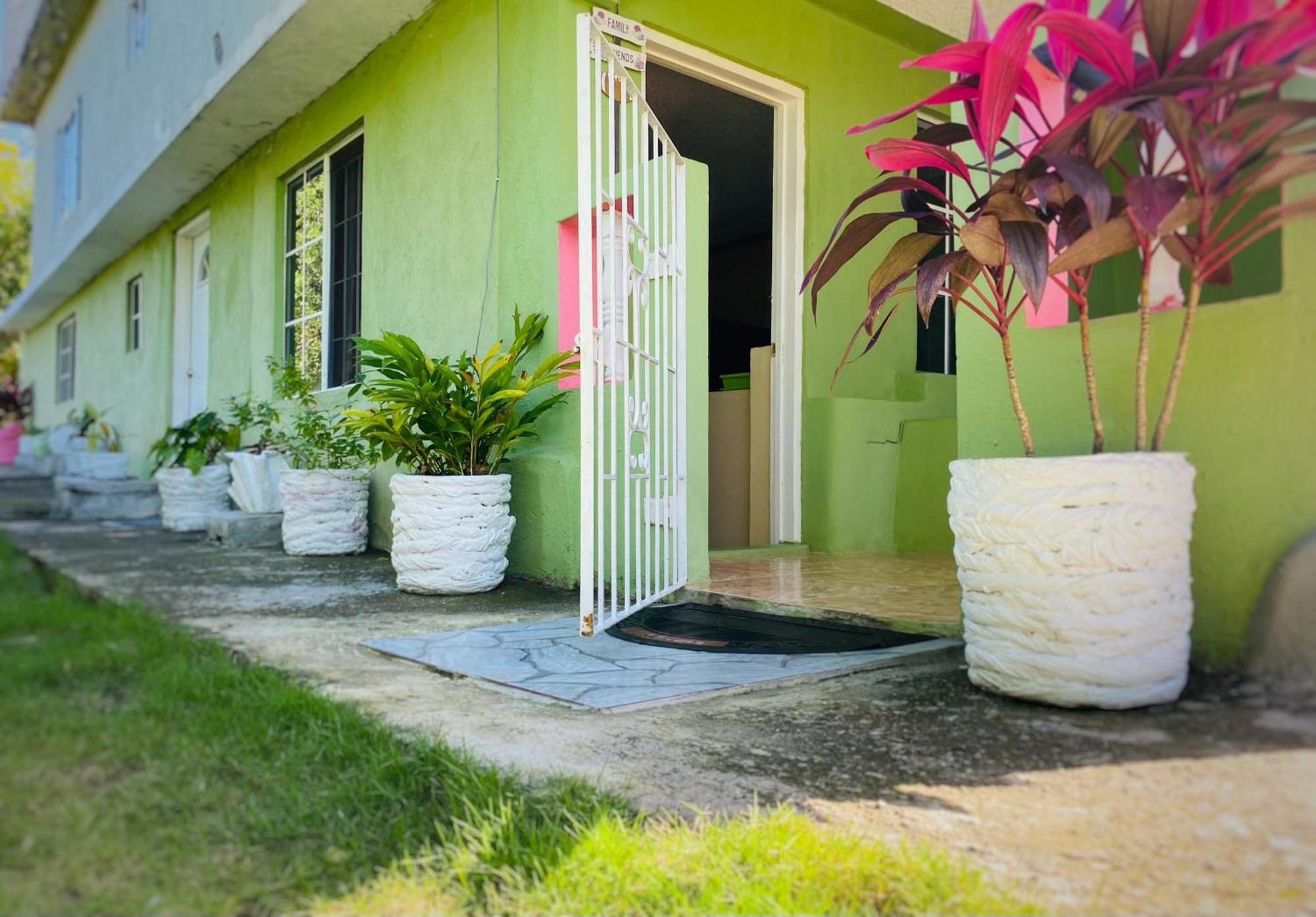 Cindy'S Garden Stay Ocho Rios Exterior foto